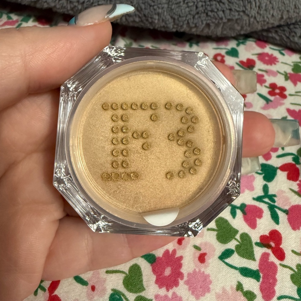Fenty Beauty Fairy Bomb Shimmer Powder - Picture 2 of 5